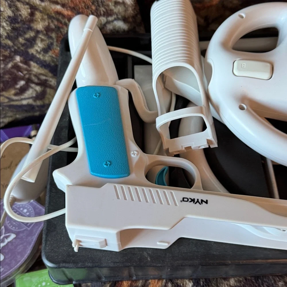 Nintendo Wii Console Set with White Accessories